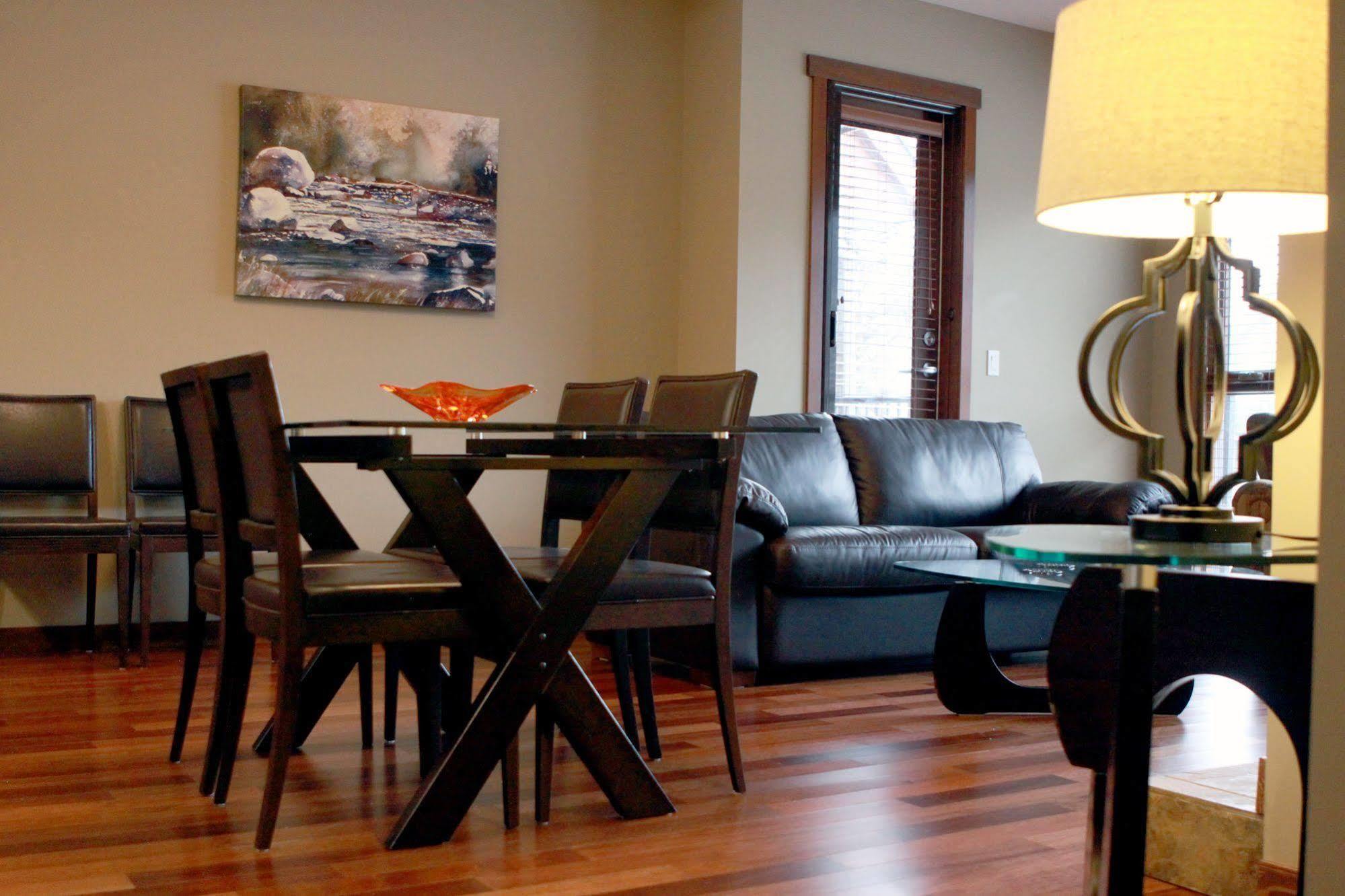 Bookcanmore Hotel 4*