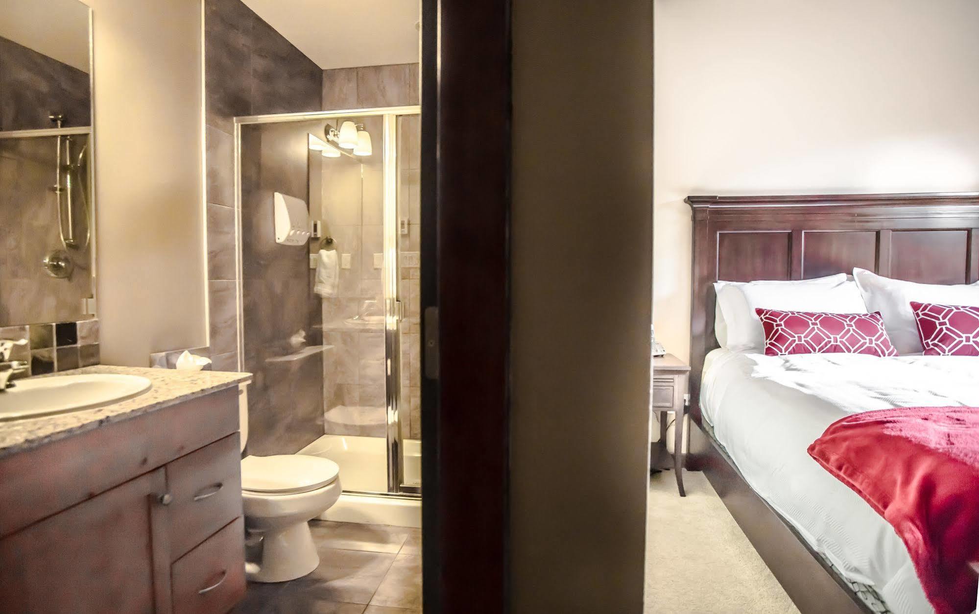 Bookcanmore Hotel 4*
