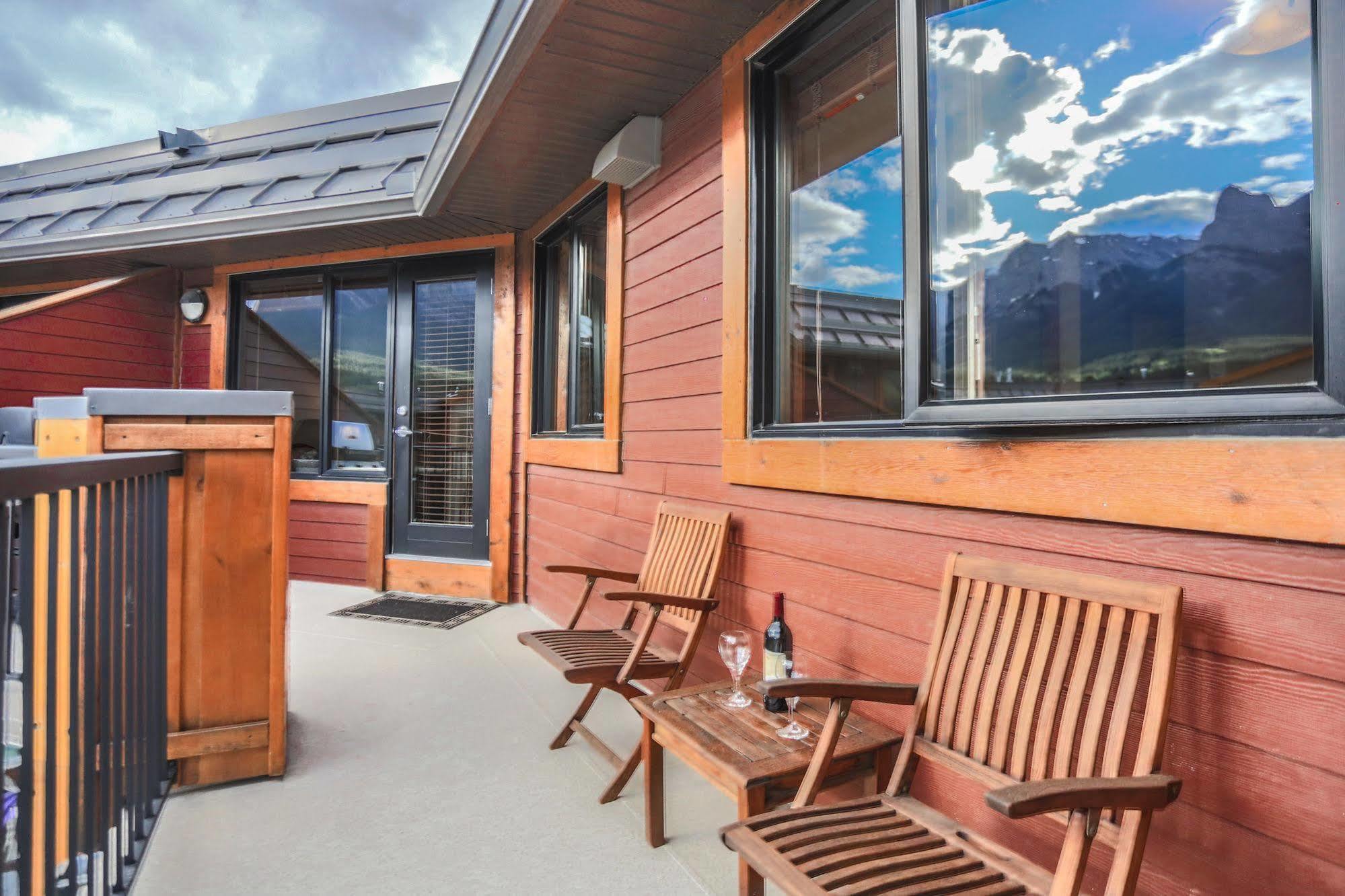 Bookcanmore Hotel 4*