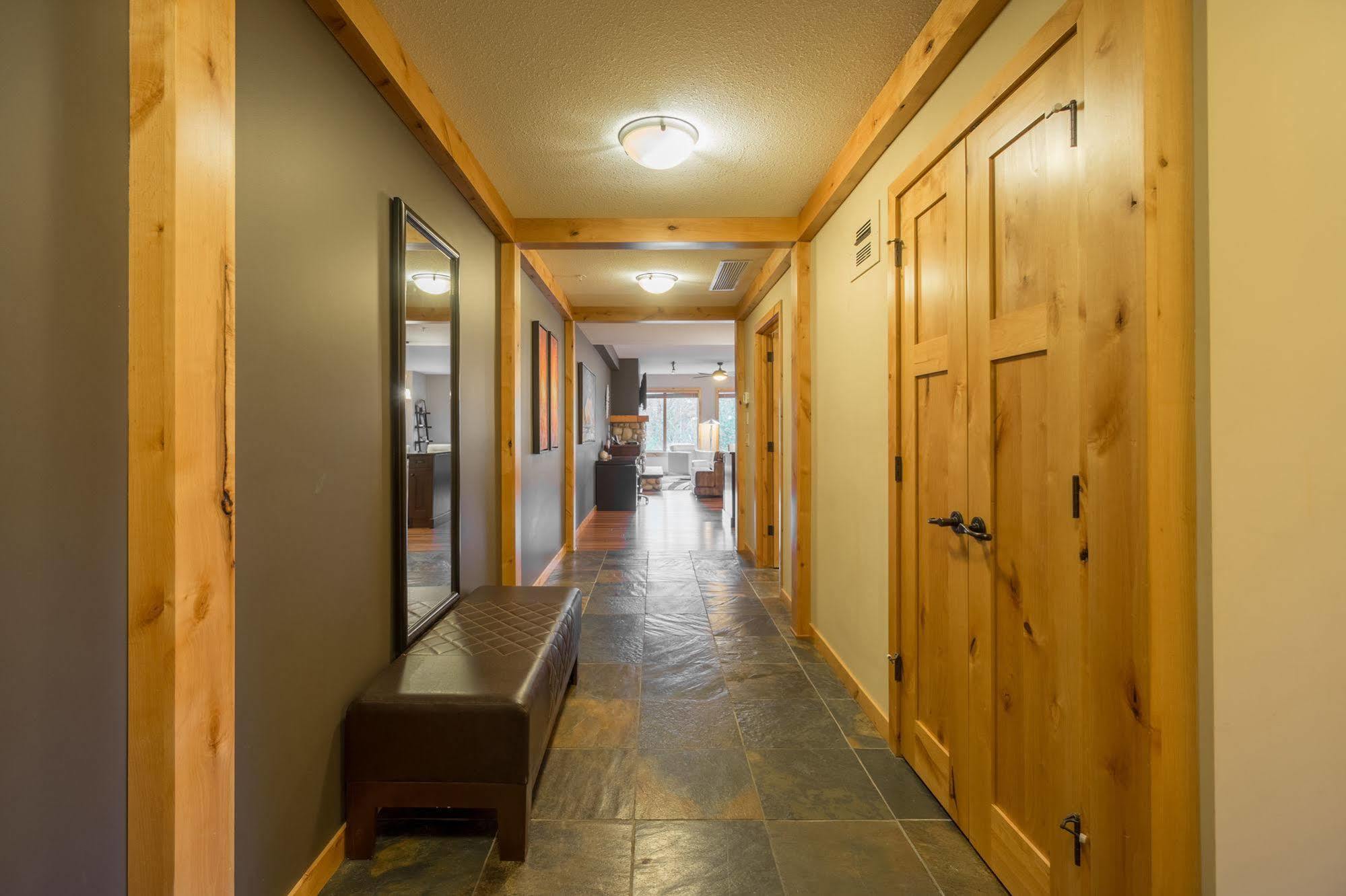 Rundle Cliffs Hotel Canmore