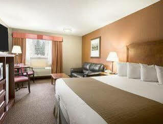 & 3* Canmore