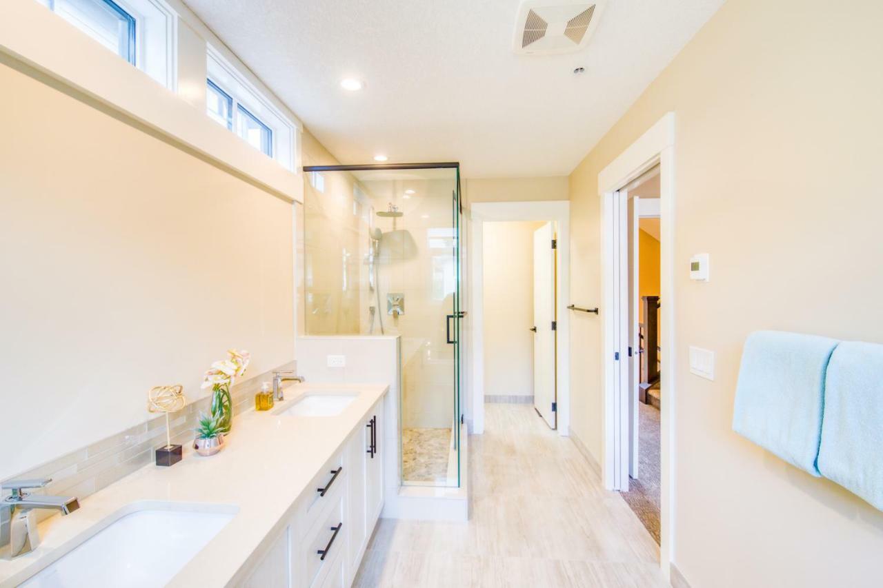 Chakras By Samsara - Top View - Private Hot Tub - 4br&5bth Holiday home Canmore