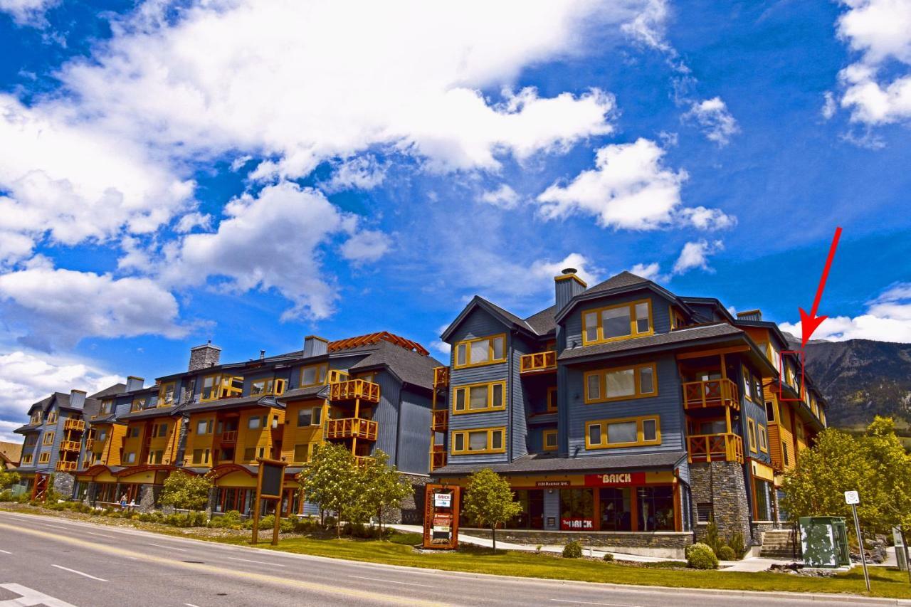 Downtown Loft, Mountain Views, Fireplace, Couple's Retreat, Walker's Paradise Apartment Canmore