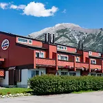 Rocky Mountain Ski Lodge