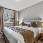 Rocky Mountain Getaway With Outdoor Heated Pool, 3 Hot Tubs, Gym, Bbq, Garage & 24 Hour Reception Near Banff