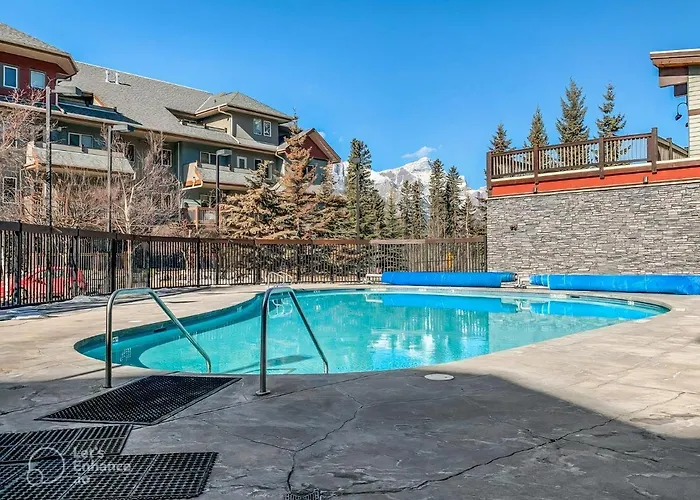 Rocky Mountain Getaway With Outdoor Heated Pool, 3 Hot Tubs, Gym, Bbq, Garage & 24 Hour Reception Near Banff