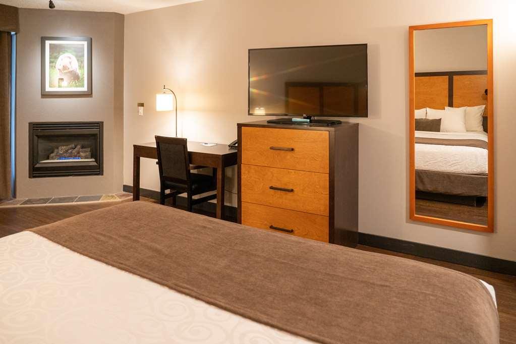 Hotel Pocaterra & Waterslide Canmore