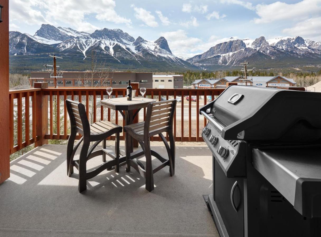Rocky Ridge - Great Mountain Views With Open Hot Tub And Outdoor Heated Pool Holiday home Canmore