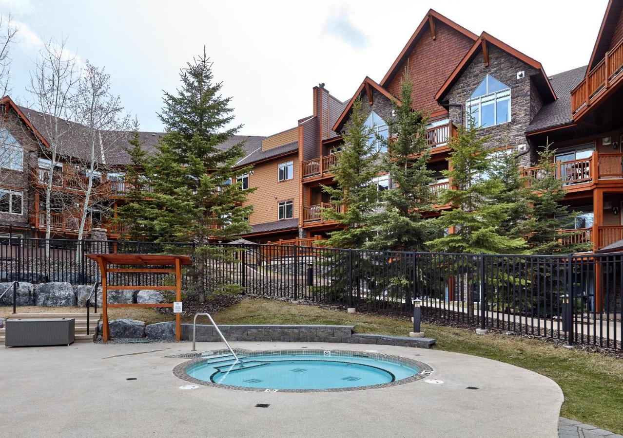 Rocky Ridge - Great Mountain Views With Open Hot Tub And Outdoor Heated Pool Holiday home