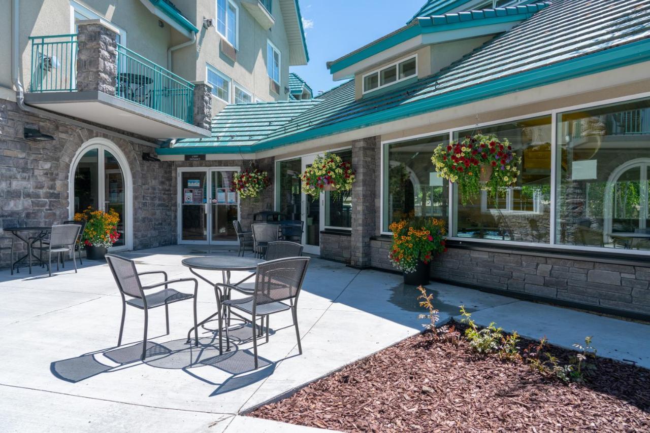 Pocaterra & Waterslide Hotel Canmore