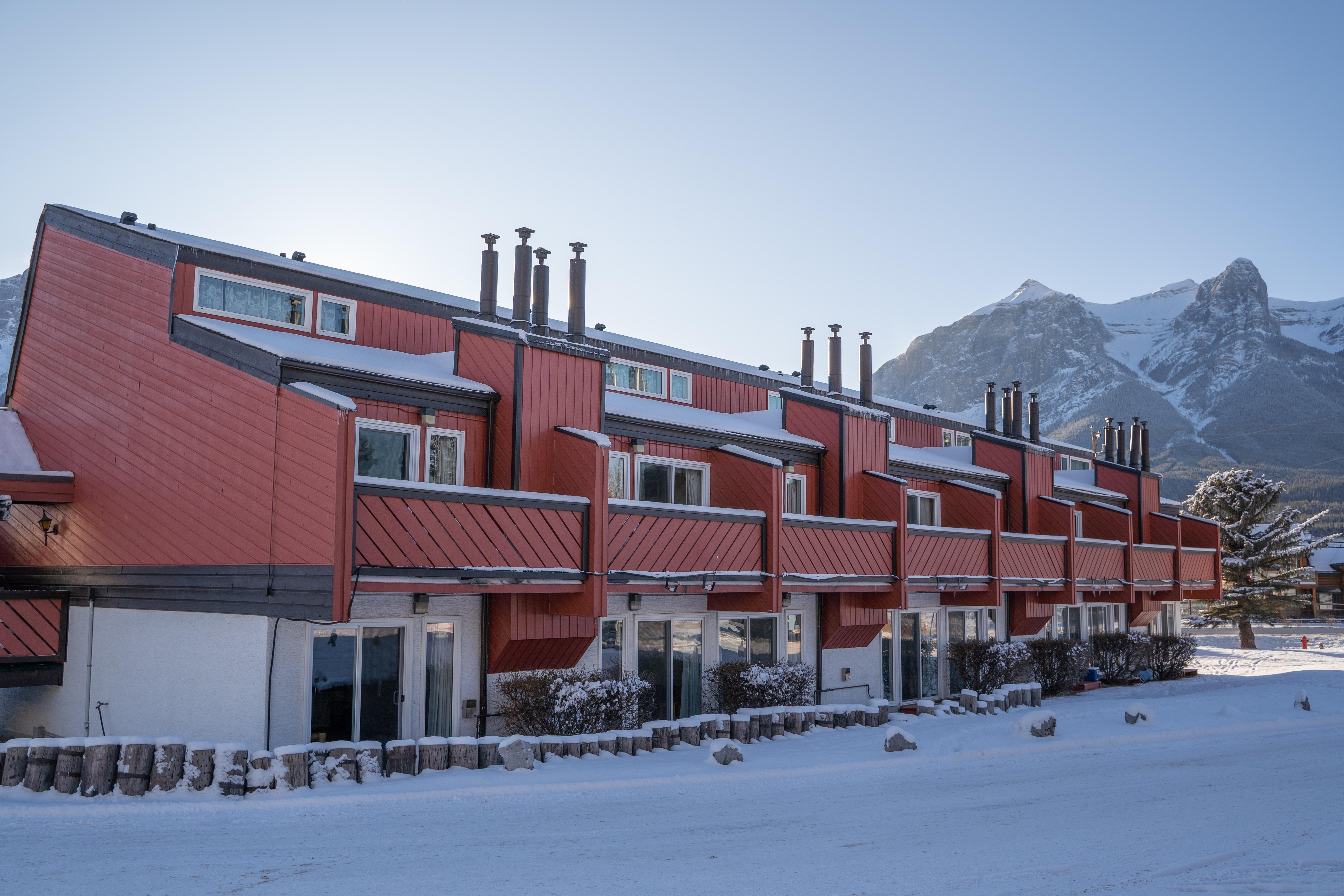 Rocky Mountain Hotel 2*