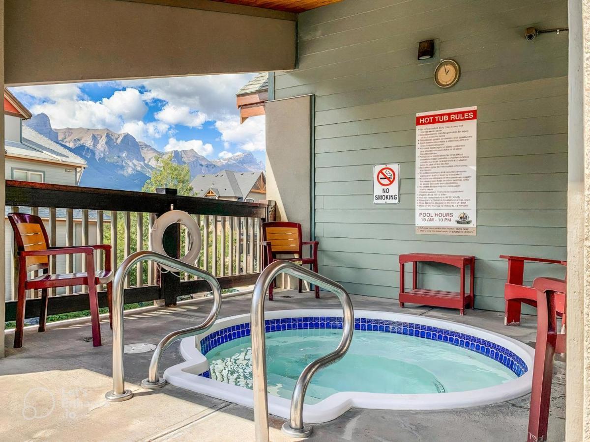 Rocky Mountain Getaway With Outdoor Heated Pool, 3 Hot Tubs, Gym, Bbq, Garage & 24 Hour Reception Near Banff Apartment *