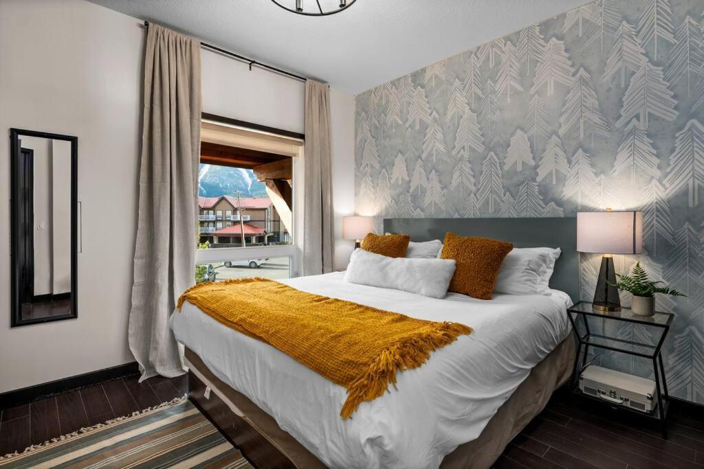 Luxury 3b Mountain Views- Pool & Hot Tub -sleeps 10 Holiday home