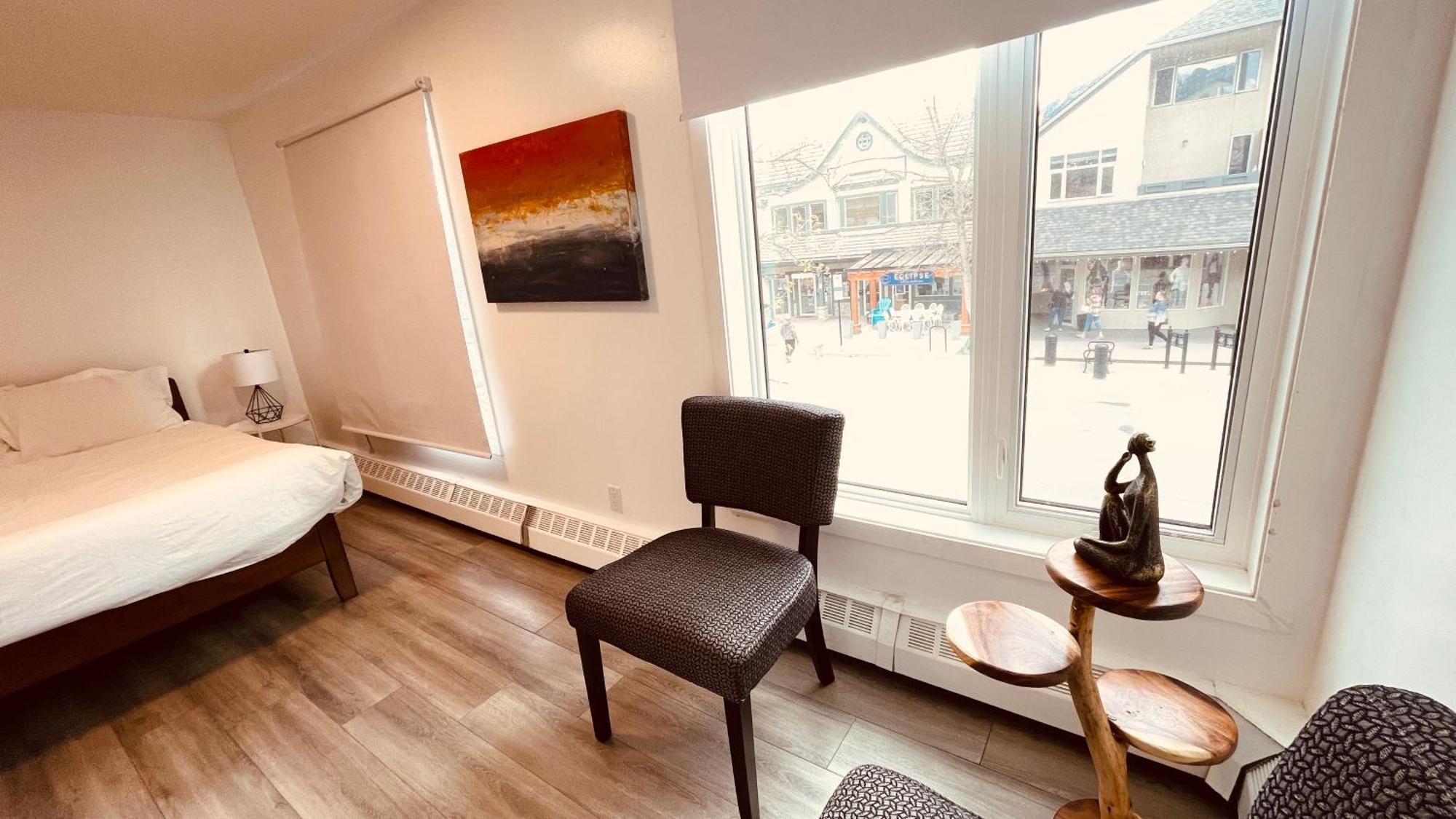 #202 Cozy Mountain View 2 Bedrooms In Dt Canmore
