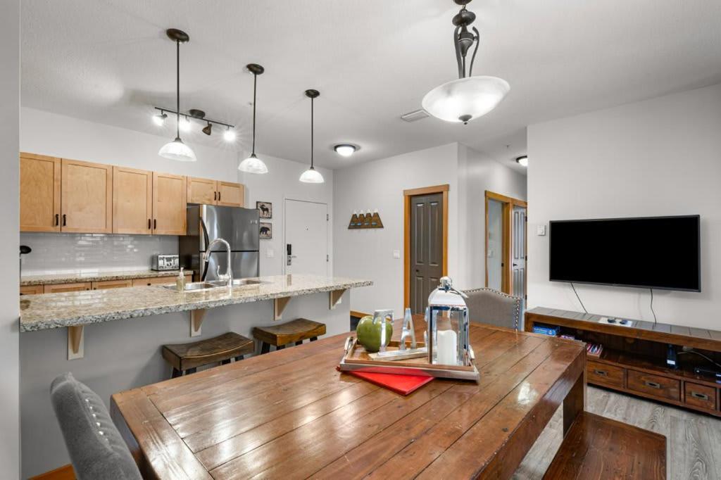 Modern Vibes With Pool At The Canmore