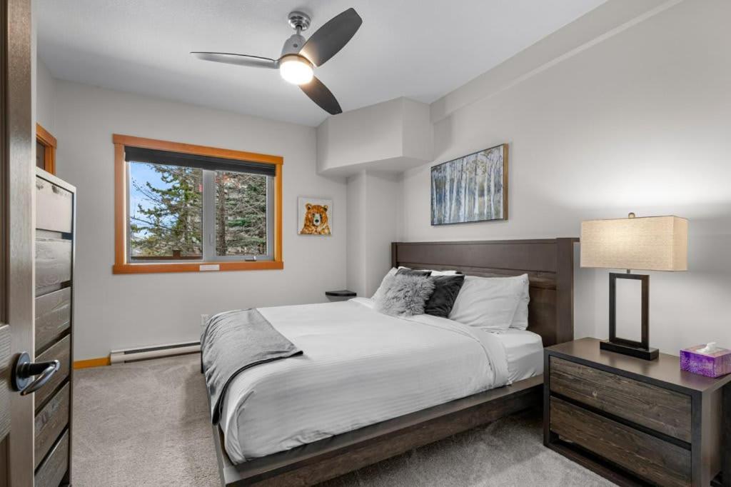 Apartment Modern Vibes With Pool At The Canmore