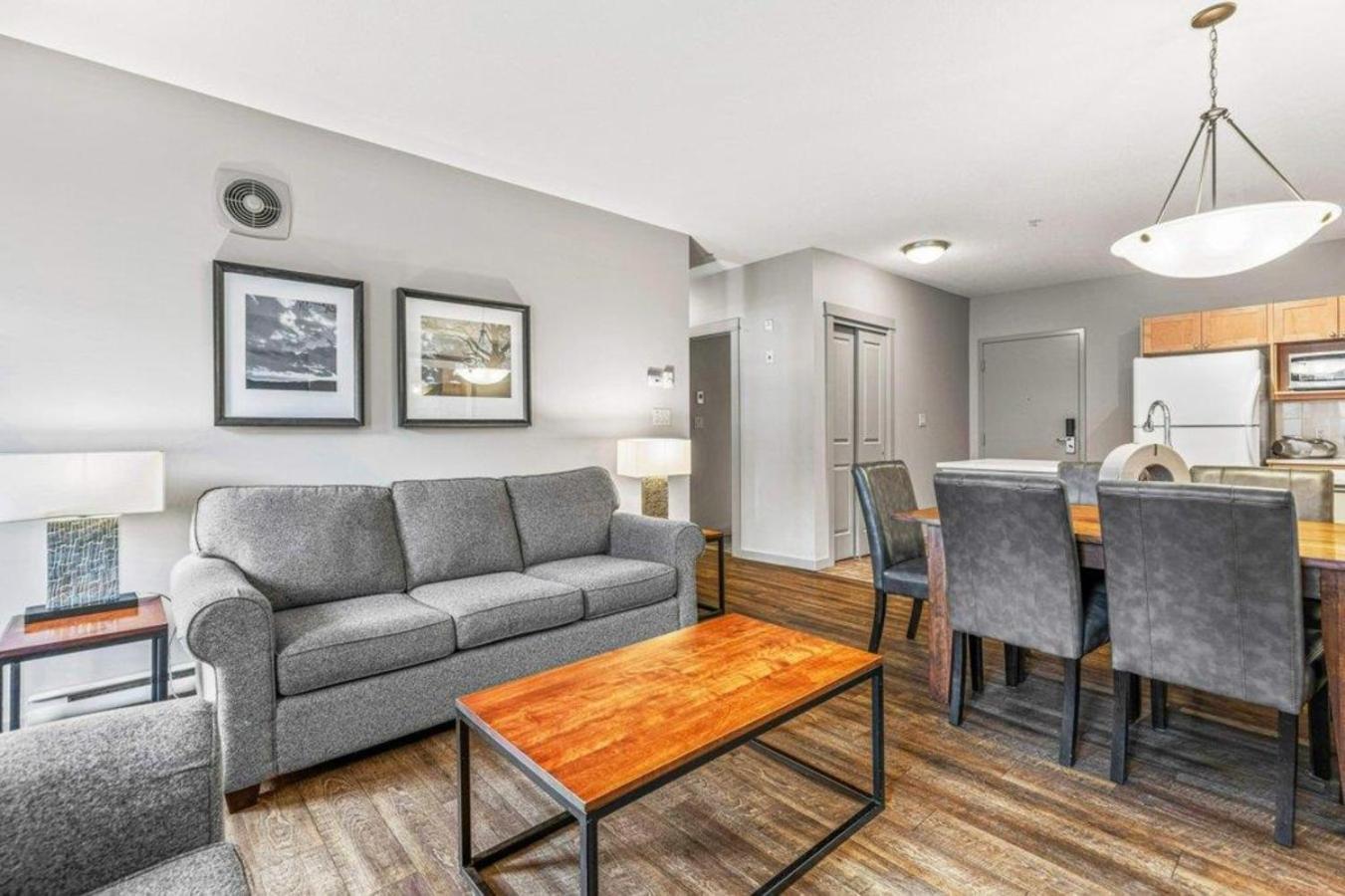Rocky Mountain Getaway With Outdoor Heated Pool, 3 Hot Tubs, Gym, Bbq, Garage & 24 Hour Reception Near Banff Canmore