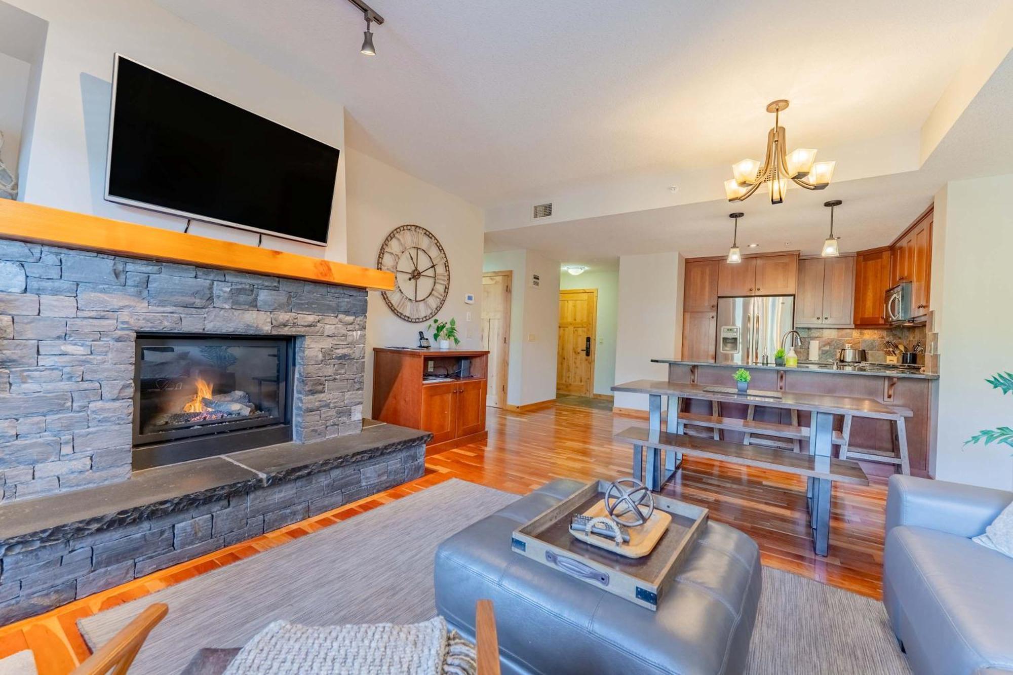 Stunning 2bd Hot Tub Walking Distance To Downtown Apartment