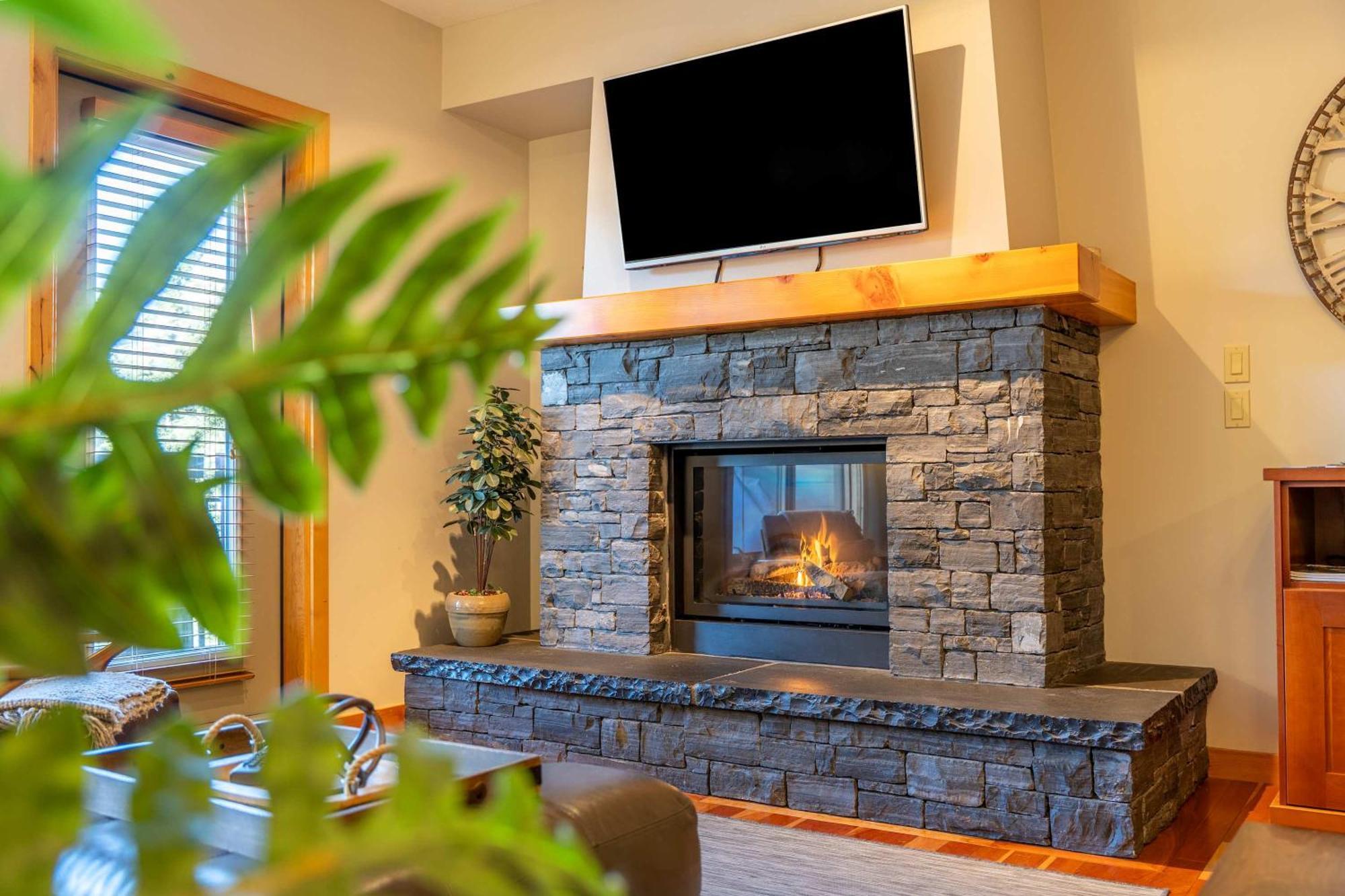 Stunning 2bd Hot Tub Walking Distance To Downtown Apartment Canmore