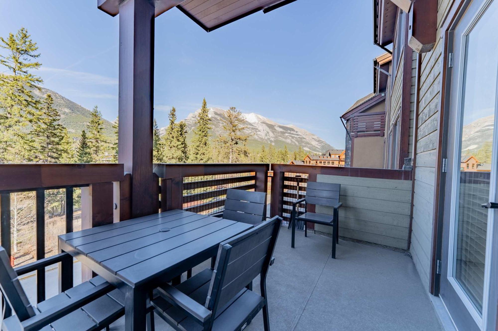 Apartment Stunning 2bd Hot Tub Walking Distance To Downtown Canmore