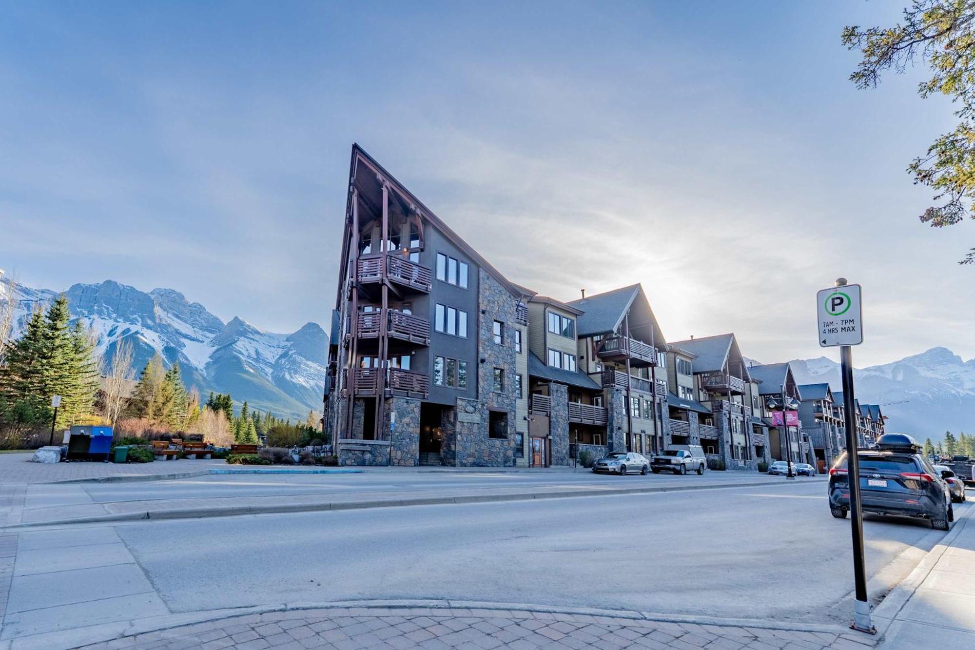 Stunning 2bd Hot Tub Walking Distance To Downtown Apartment Canmore