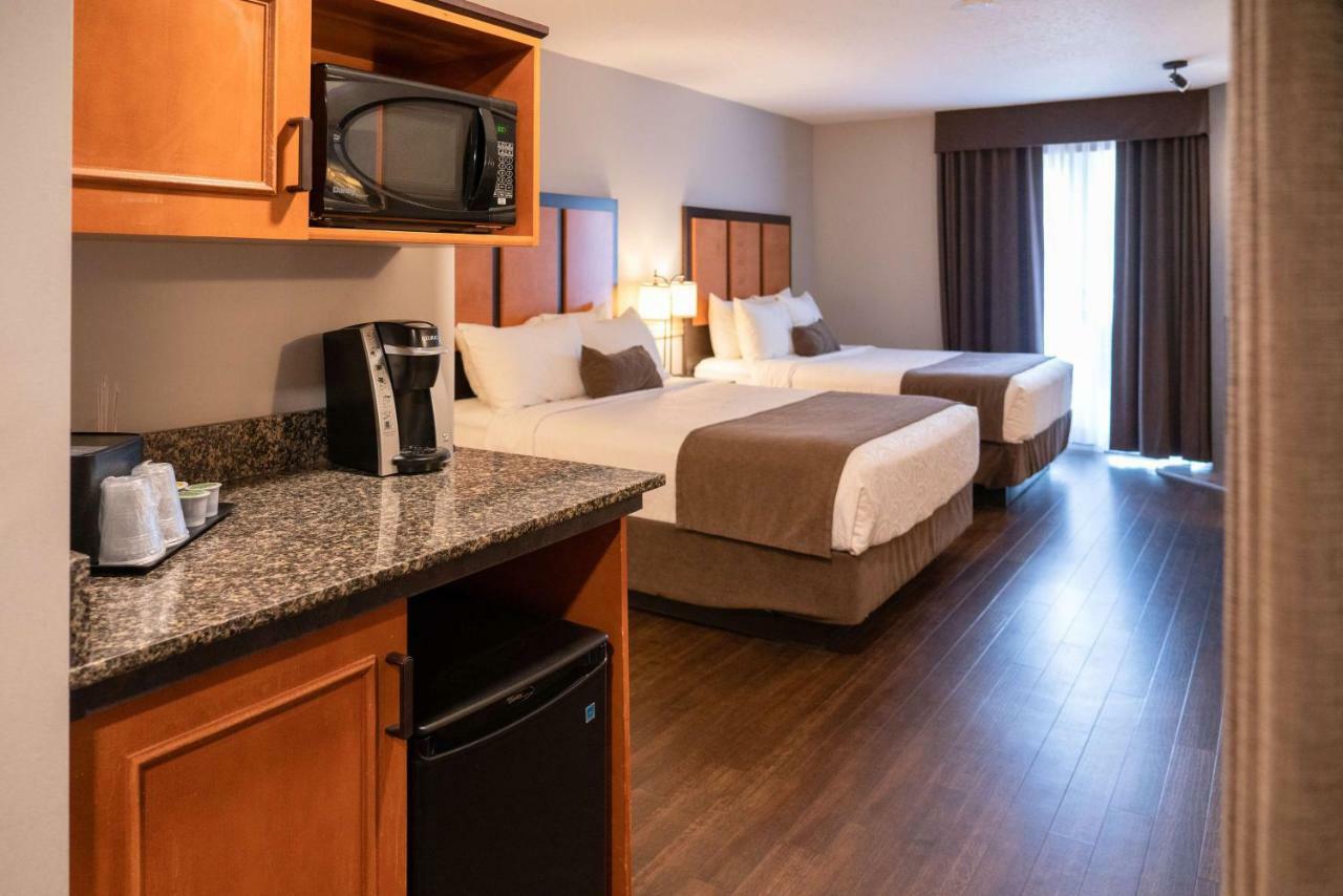 Hotel Pocaterra & Waterslide Canmore